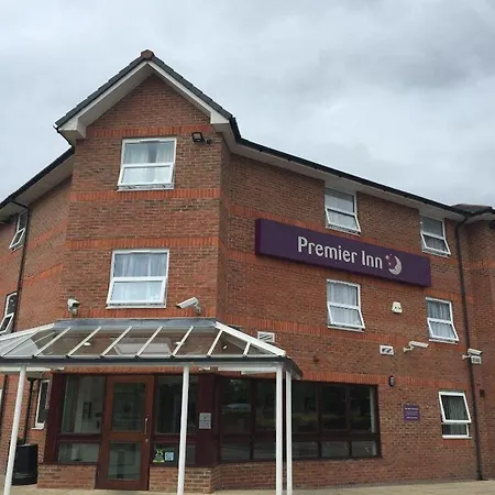 Premier Leeds East Hotel 3*