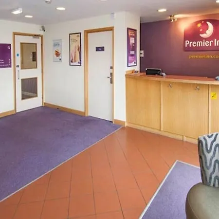 Premier Leeds East Hotel 3*