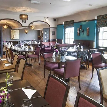 Premier Leeds East Hotel 3*